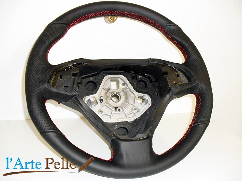 coprivolante Fiat Bravo in vera pelle nera traforata - rivestimenti cuffie  cambio per auto in pelle Fiat, Alfa Romeo, Lancia, Volkswagen, BMW,  Mercedes, Seat, Opel, coprivolante e rivestimenti selle per moto,  coprimaniglia