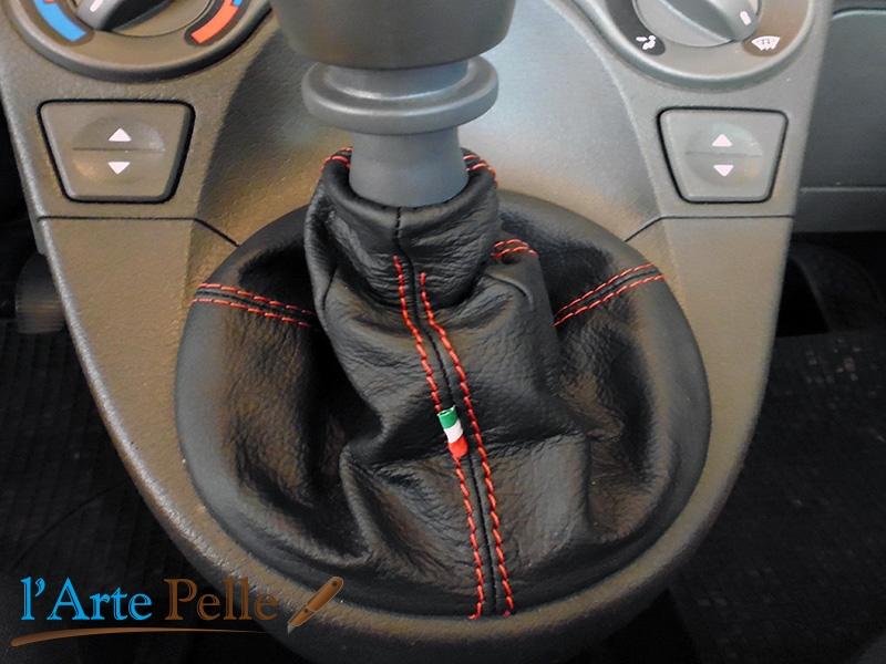 fiat panda cuffia cambio in pelle nera e cuciture rosse - rivestimenti cuffie  cambio per auto in pelle Fiat, Alfa Romeo, Lancia, Volkswagen, BMW,  Mercedes, Seat, Opel, coprivolante e rivestimenti selle per