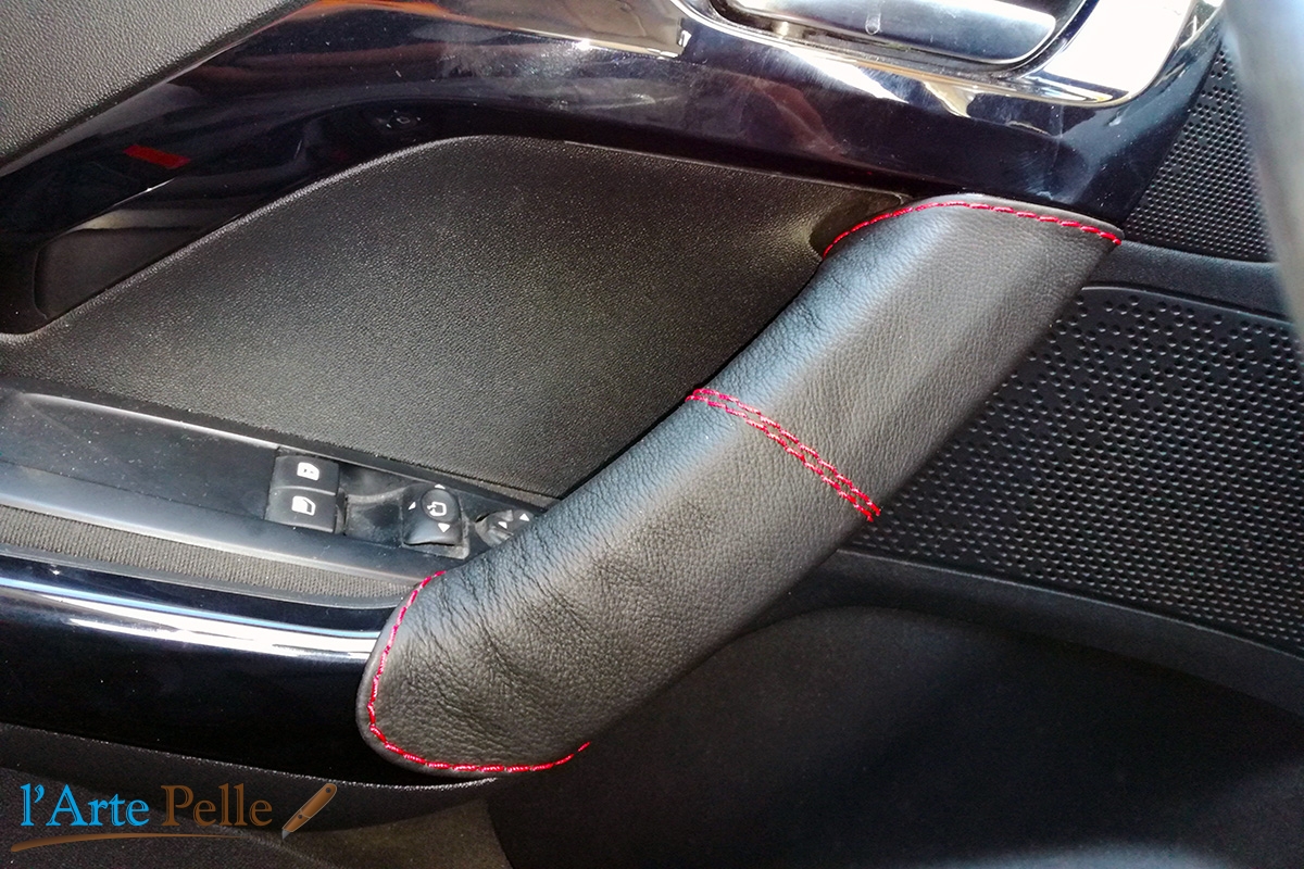 Rivestimento maniglie Peugeot 208 - rivestimenti cuffie cambio per auto in  pelle Fiat, Alfa Romeo, Lancia, Volkswagen, BMW, Mercedes, Seat, Opel