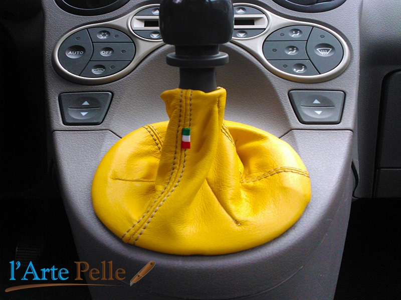 Panda cuffia cambio in vera pelle gialla - rivestimenti cuffie cambio per  auto in pelle Fiat, Alfa Romeo, Lancia, Volkswagen, BMW, Mercedes, Seat,  Opel, coprivolante e rivestimenti selle per moto, coprimaniglia e